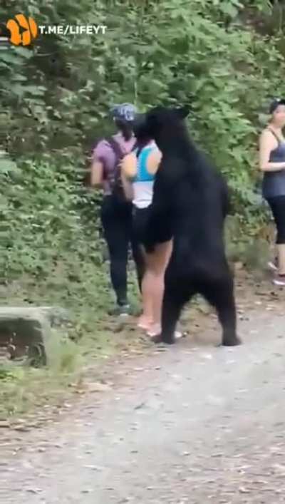 Mmm, you smell really good, come here 🤣🤣🤣🤣