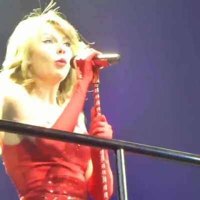 Goddess in red 😍