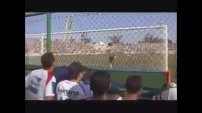 Futebol &eacute; espa&ccedil;o de acolhimento, o goleiro definitivamente se sentiu abra&ccedil;ado pela torcida