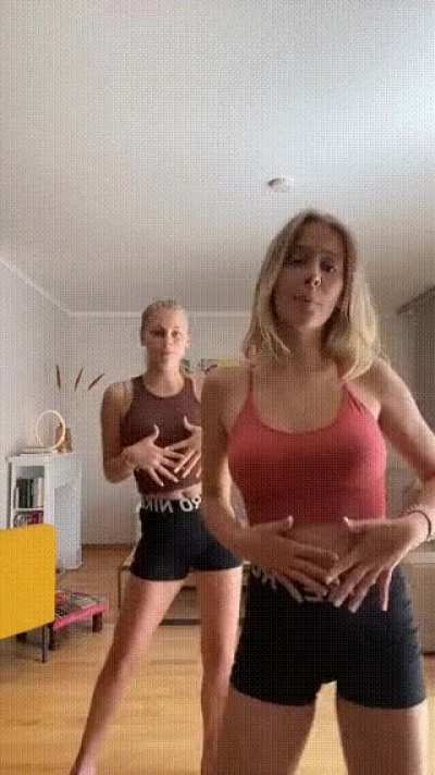 Jolina (links) oder Ayana (rechts). Wer ist die geilere?
