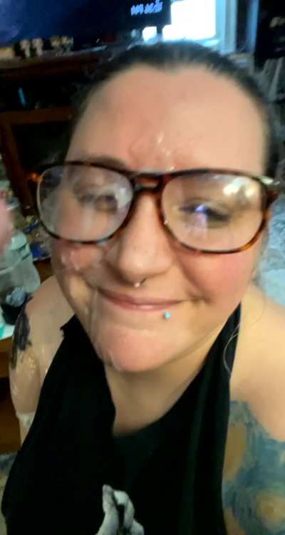 Who likes glasses