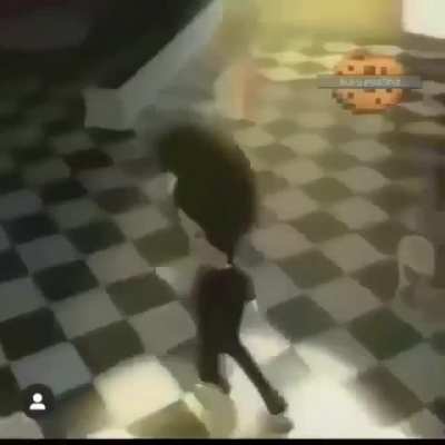 La batalla ya ha empezado En un mundo muy cuadrado, creepers y zombies a linea de fuego donde sangre derramo, eh, eh, mírame de frente, no me escondo, te deparará la muerte We, eh