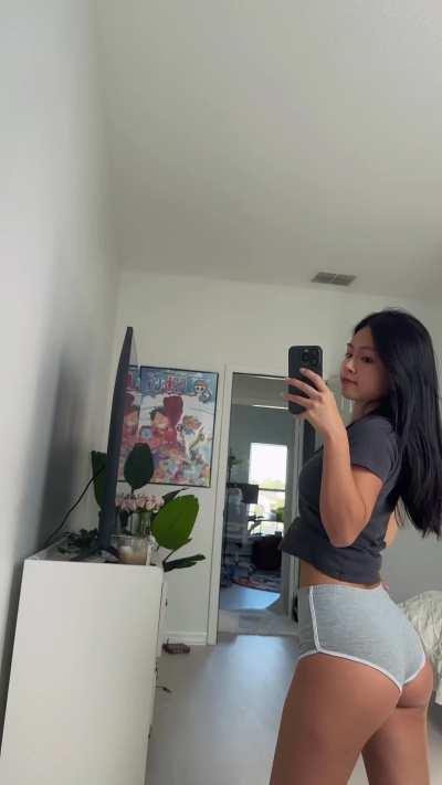 I wonder if anyone on Reddit would like to fuck me?