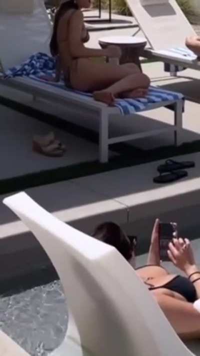 Lounging lowkey from Hanna&rsquo;s story 