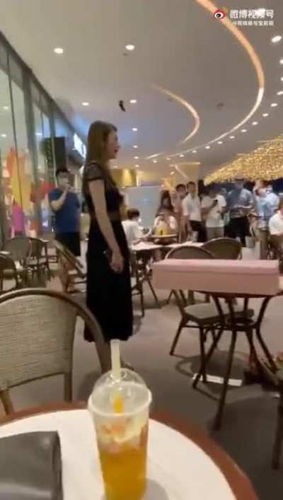 笑嘻了