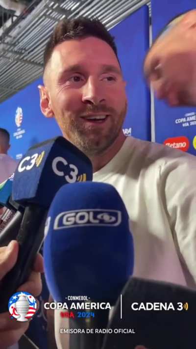 Orgasmo! El dibu le besa la buca a Messi y lo hace acabar en seco. 