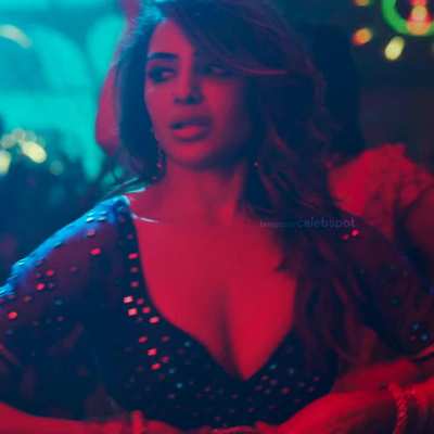Cleavage shot