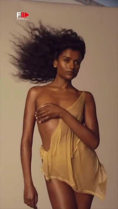 Simone Ashley 