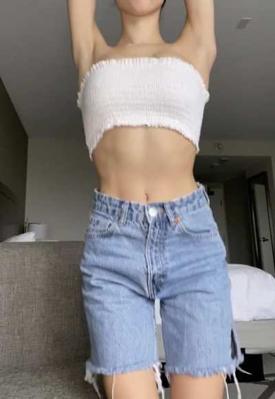 First post here! Here&rsquo;s a tutorial on how to take a top off using no hands!!😈 OC