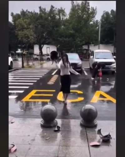 Found this on r/publicfreakouts and couldn't stop thinking it was missing something... added the sounds and music. 👍🏻