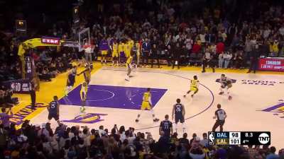 [Highlight] Luka Doncic Ties it up with the 3 in Los Angeles to take it to Overtime
