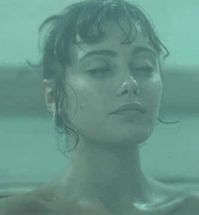Ella Purnell in Sweetbitter