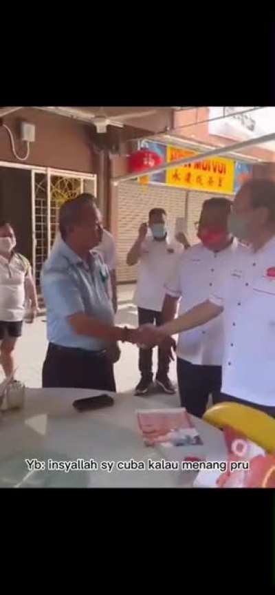 Pergi ke kedai membeli cincau...