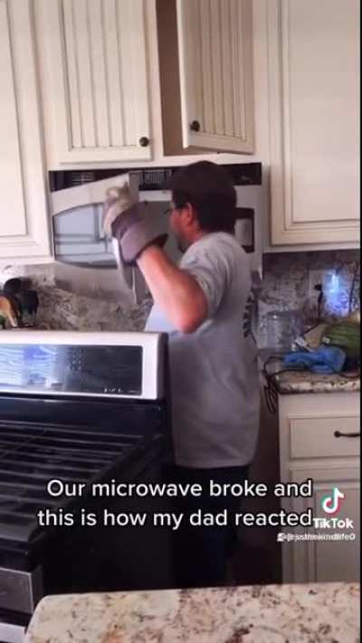 Their microwave broke and this is how thier dad reacted
