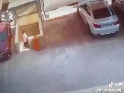 5 minutes of Zhongguo IRL