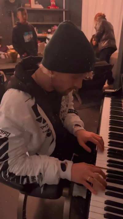 Virtual Riot playing the Sun Up melody on piano 🎹