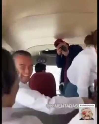 La diputada Nay Salvatori de MORENA (obvio), mof&aacute;ndose de la situaci&oacute;n de seguridad en el transporte p&uacute;blico para hacerse la graciosa con el resto de los puercos que van abordo. Igual de indolente que el narcodictador mof&aacute;ndose de las masacres.