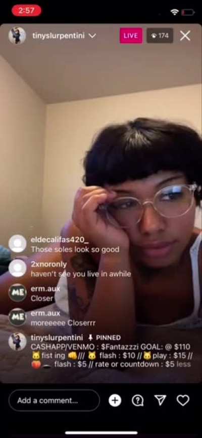 tinyserpentine seducing simps🤓with her sexy &amp; pretty skin so that they can cash app her to see her naked body👙☹️