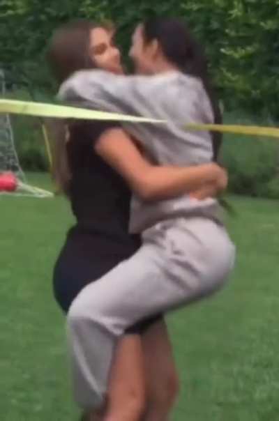 Khloe carrying and humping Kim 😮&zwj;💨
