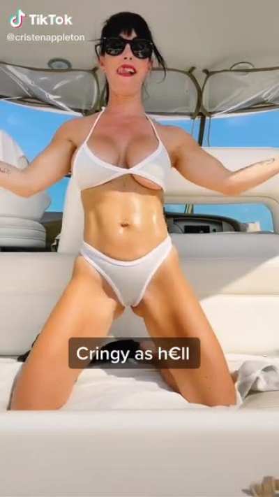 That bootie swaying and underboob...I love a good tiktok MILF!