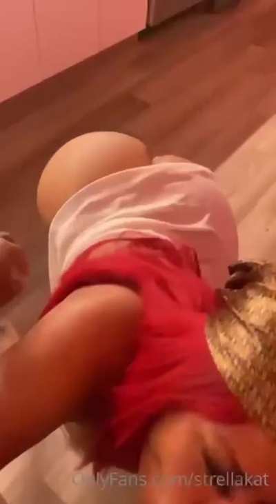 strellakatuncut instagram. she sucks on her knees, she doesn't want to let go of the guy's cock.