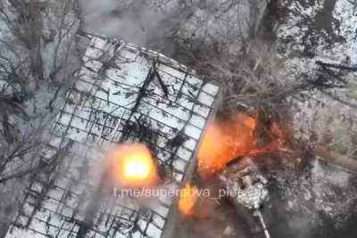 Probed a building with a VoG-Turns out to be occupied by bare asses russians.