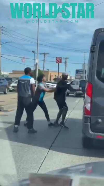 Amazon Driver Fights Off Would-Be Carjacker After He Tried To Steal His Female Coworker’s Van!