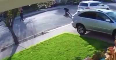 Robber screams like a little girl when his plan fails