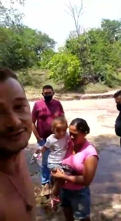 Quer passar um tempo com a fam&iacute;lia na beira de um riacho? TEJE PRESO!