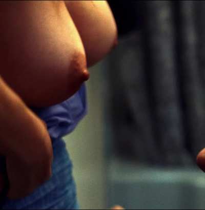Sydney Sweeney bouncing her big tits in Euphoria S02E01