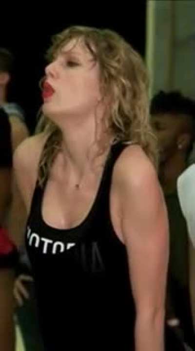 Sweaty Taylor Swift