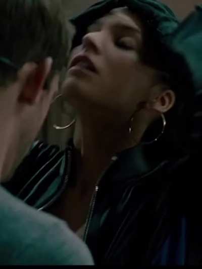 genesis Rodriguez hot in man on a ledge