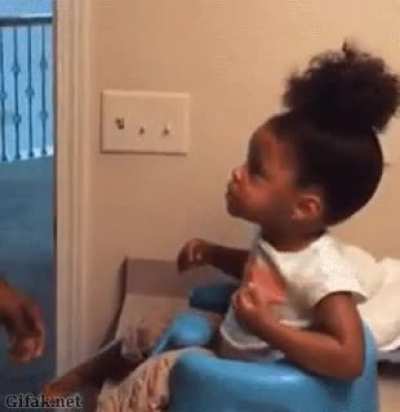 Tying up daughters&rsquo; hair