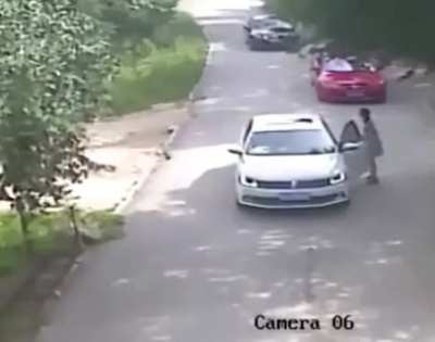 Don't argue with your spouse outside of your vehicle... while inside of a tiger enclosure.