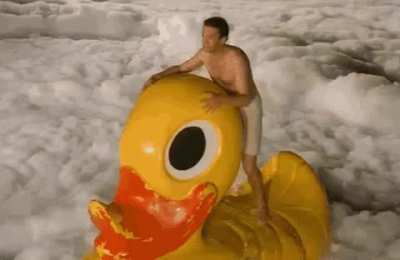 Giantess Bath (tiny, GIF)