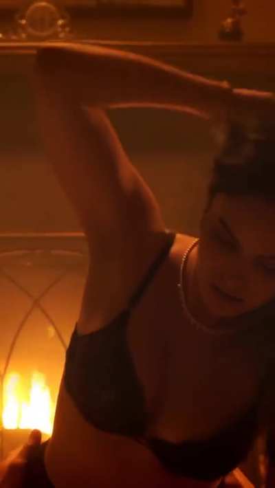 Camilla Mendes