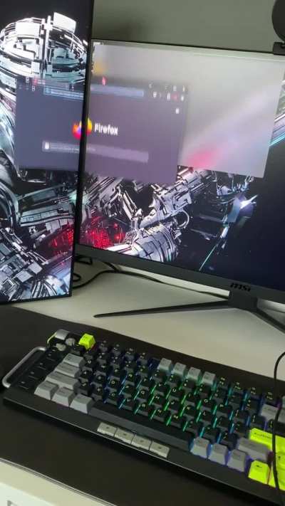 The monitors are the same size but the windows don&rsquo;t match up