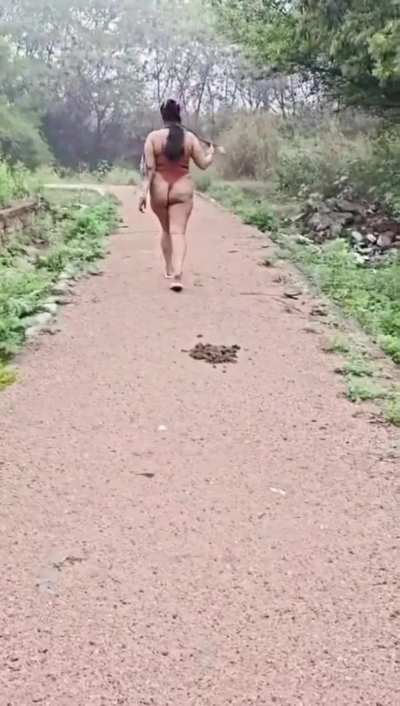 Super horny girl in jungle waiting for u 👅