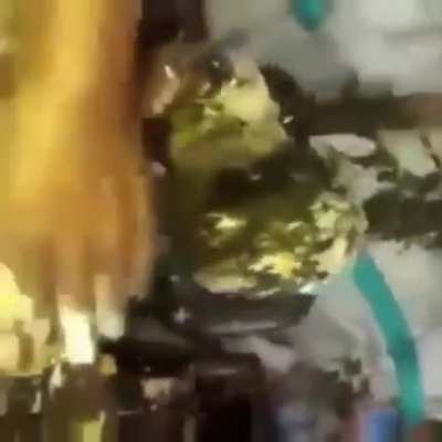 Pov: te celebran el cumplea&ntilde;os afuera del colegio