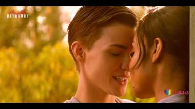 Batwoman: Ruby Rose &amp; Meagan Tandy - (s01e01) - *AI ENHANCED &amp; NO MUSIC*