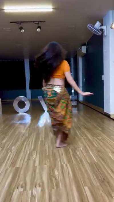Belly dancing Lev 900