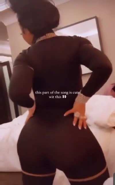Y&rsquo;all ah eat her ass too or I&rsquo;m trippin??👀