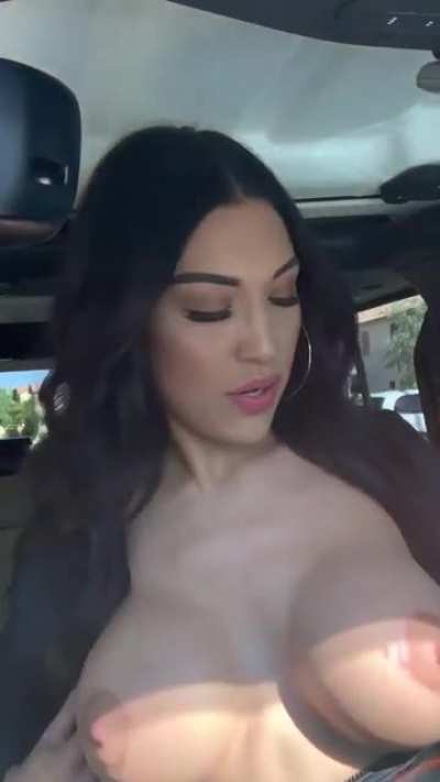 Latina baddie &ldquo;flash&rdquo;