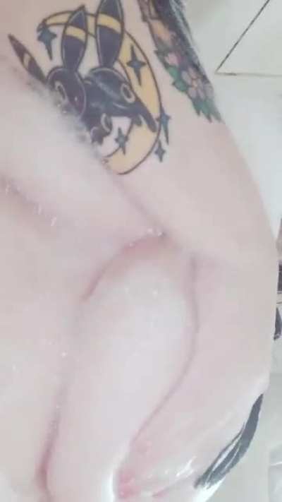 Aqu&iacute; est&aacute; uno de los videos del set de espuma donde tiene un descuido ( miren el minuto 16 hasta 17 luego me lo agradecer&aacute;n)