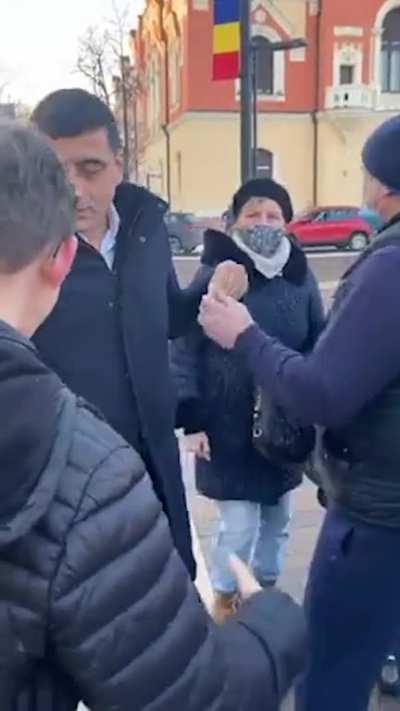 George Simion vine &icirc;n orașul tău, pregătește-ți portofelul