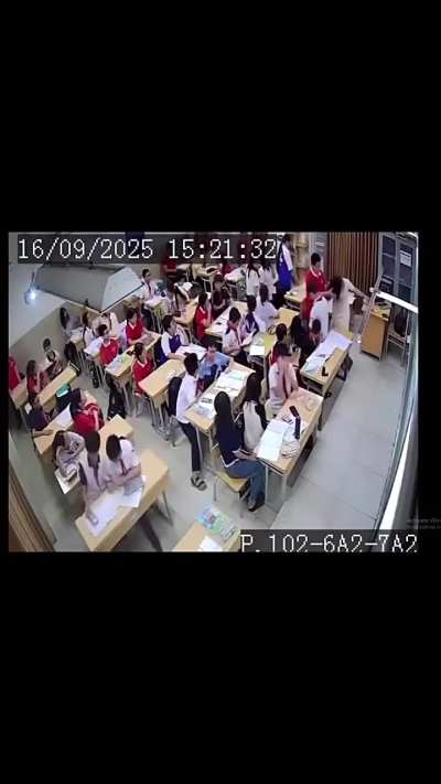 Nữ gi&aacute;o vi&ecirc;n bị bake nhi đồng lớp 7 WWE ngay giữa lớp học