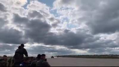 Drag race between a Challenger 2 and a Leclerc in Estonia