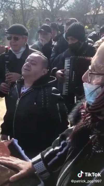De la fetele lu&rsquo; Lulu pentru Lulu