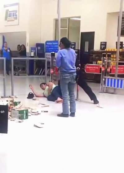 Lady refused to get on her knees and then gets tased