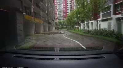 Lightning strike caused a manhole explosion in Singapore (24 Aug 2021)